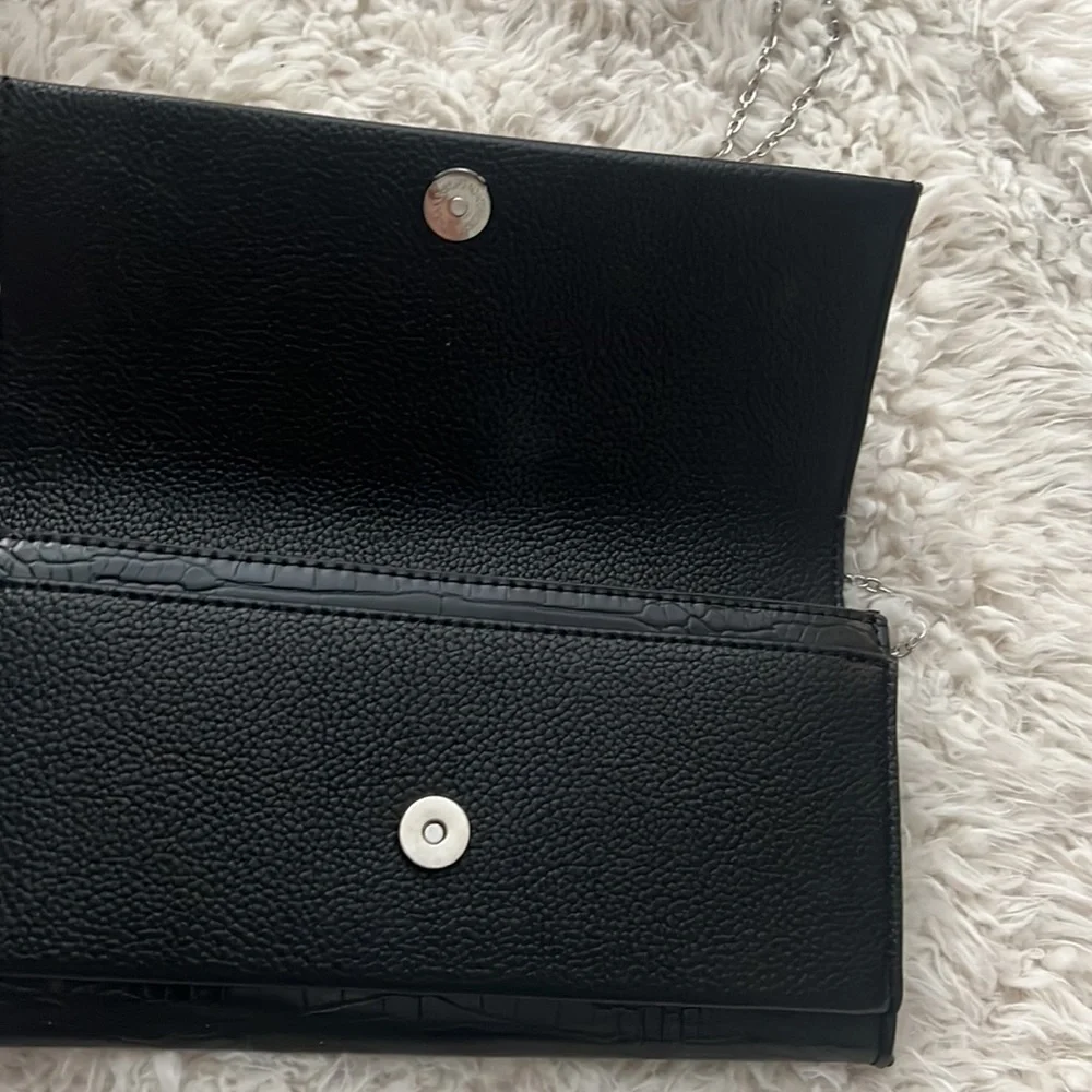 Steve Madden purse with silver crossbody chain - Picture 2 of 4
